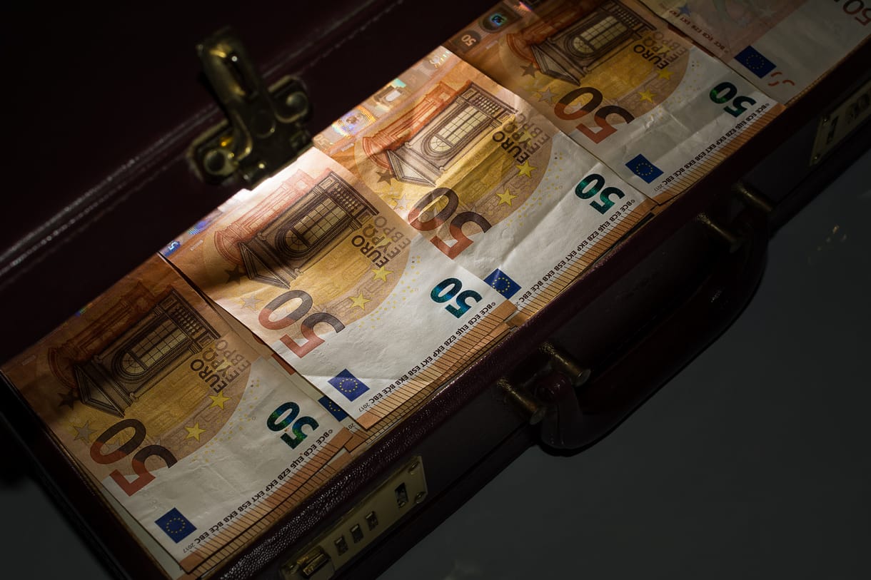Hvg.hu - Ha gyorsan is pucolnak a NER milliárdosai, valószínűtlen, hogy repülővel mentsék a vagyonukat